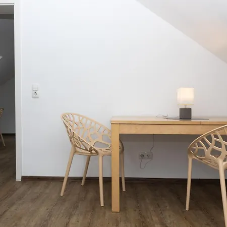 Charmante 1-zimmer-wohnung In Mit Kueche & Kostenlosen Parkplaetzen Apartmán